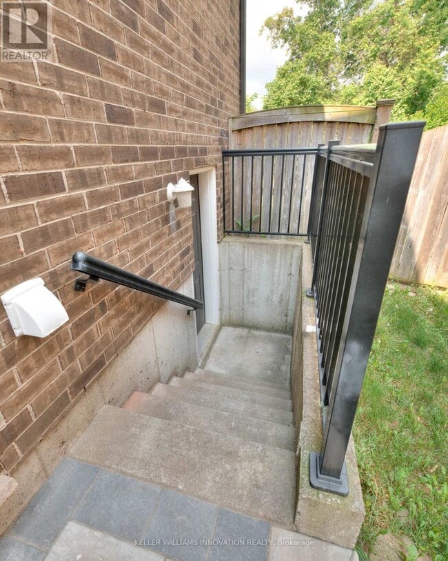 Building Photo - 556 Netherwood Cres