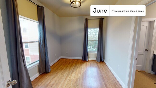 Foto del edificio - Room in Shared 4 bed/4 bath home
