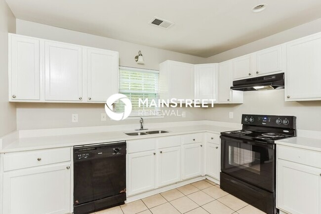 Building Photo - 3 Bedroom Pet-Friendly Home in Lithonia, GA with Main Street Renewal