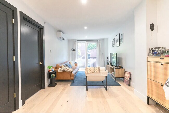 Foto del edificio - 154 Lenox Rd