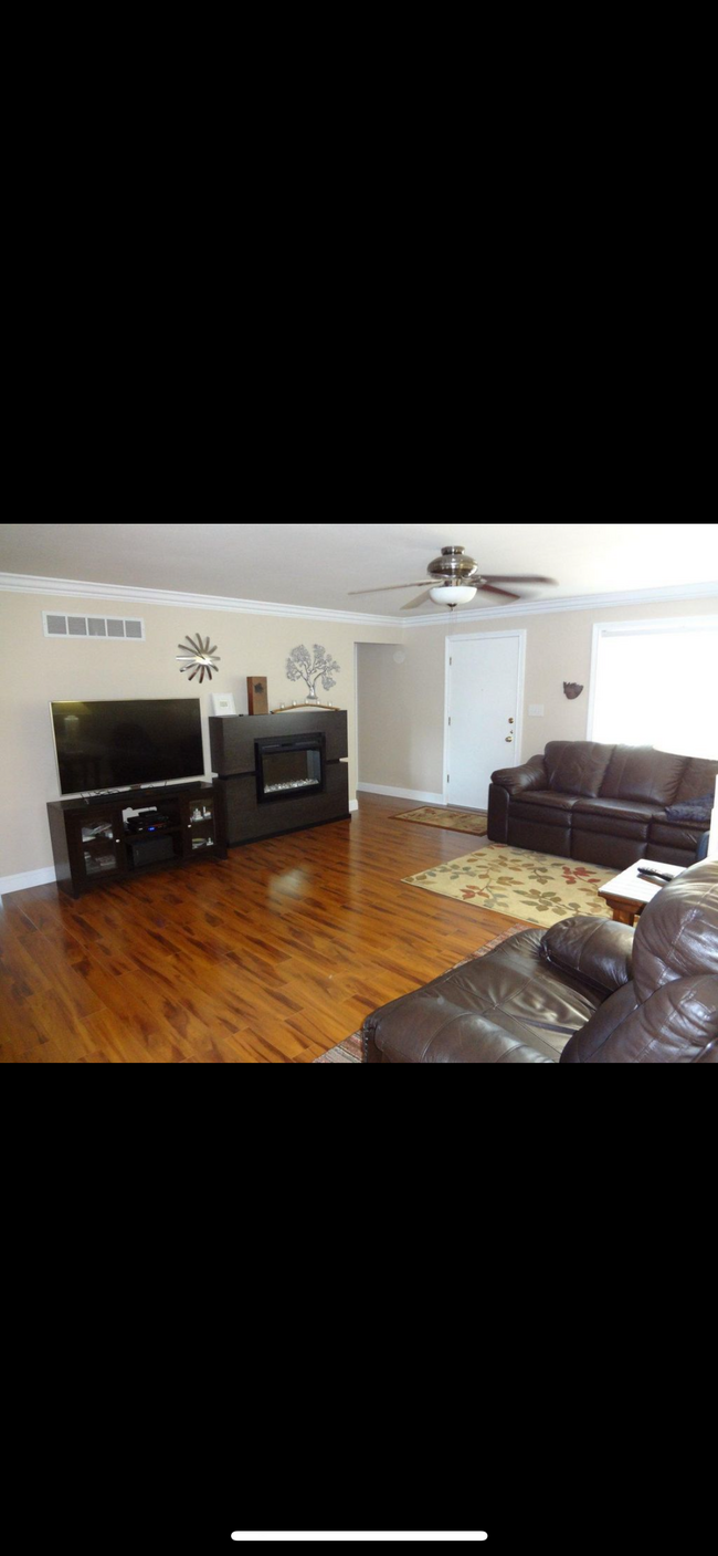 Building Photo - 7108 N Miramar Dr