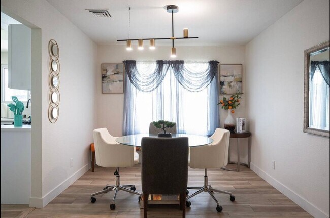 Foto del edificio - 6160 W Katella Ave