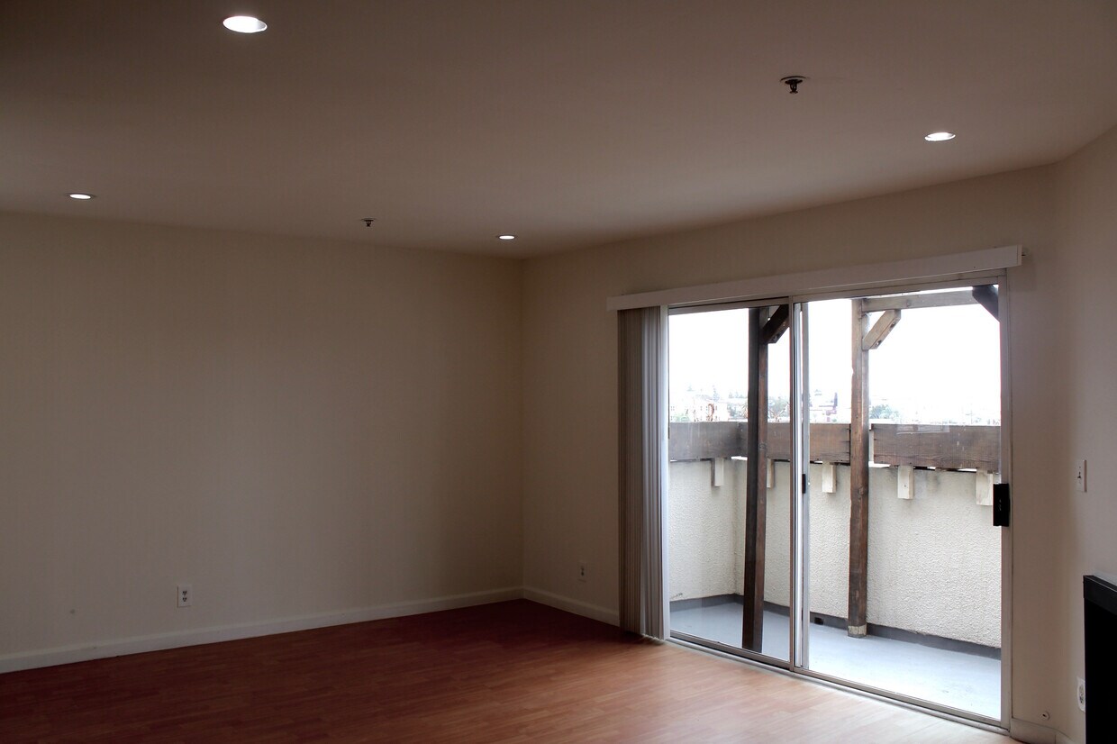 Foto principal - 3751 Jasmine Ave