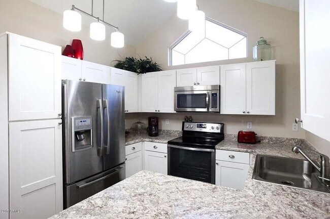 Foto del edificio - 1633 E Lakeside Dr