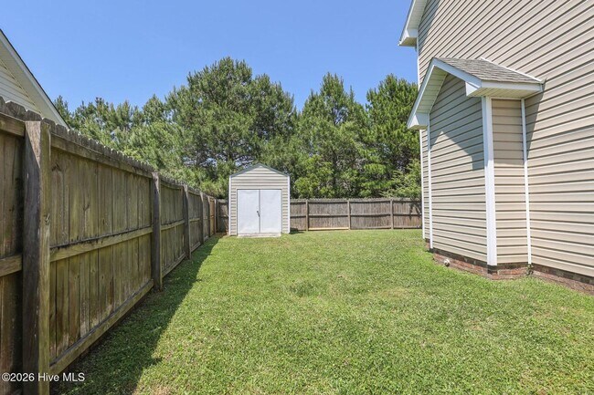 Building Photo - 207 Willoughby Ln