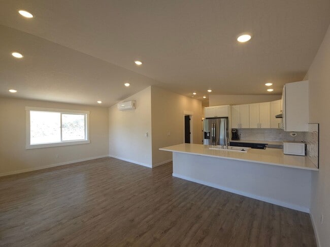 Building Photo - 3835 Pine Creek Rd