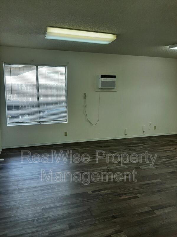 Building Photo - 332 NE 9th St