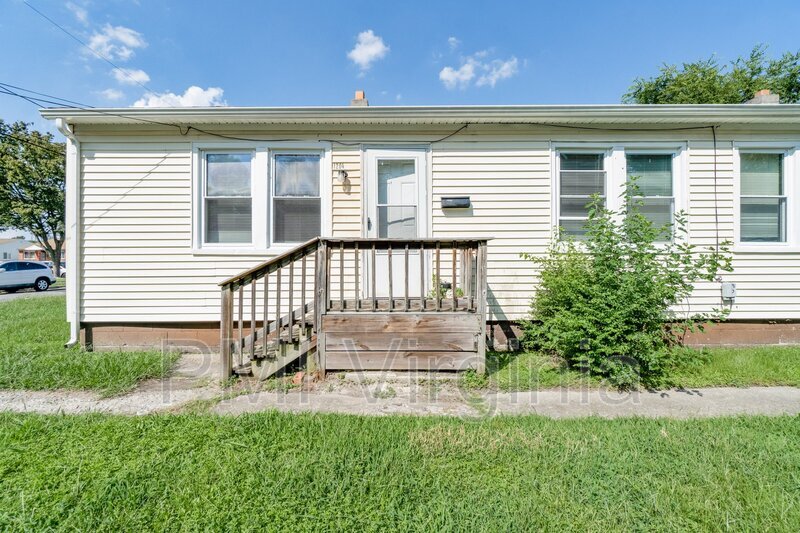 Primary Photo - 1204 Midland St