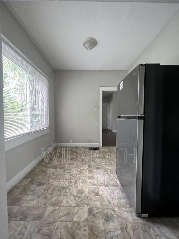 Foto del edificio - 2827 North Kenwood Avenue - 1