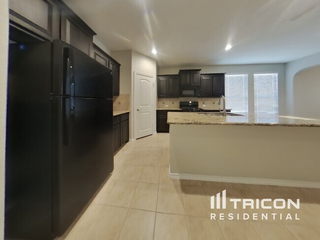 Building Photo - 468 Spring Dr