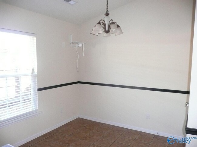 Building Photo - 218 Shadow Cove Dr SW