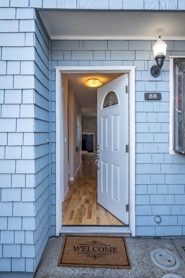 front door - 68 Cape Hatteras Ct