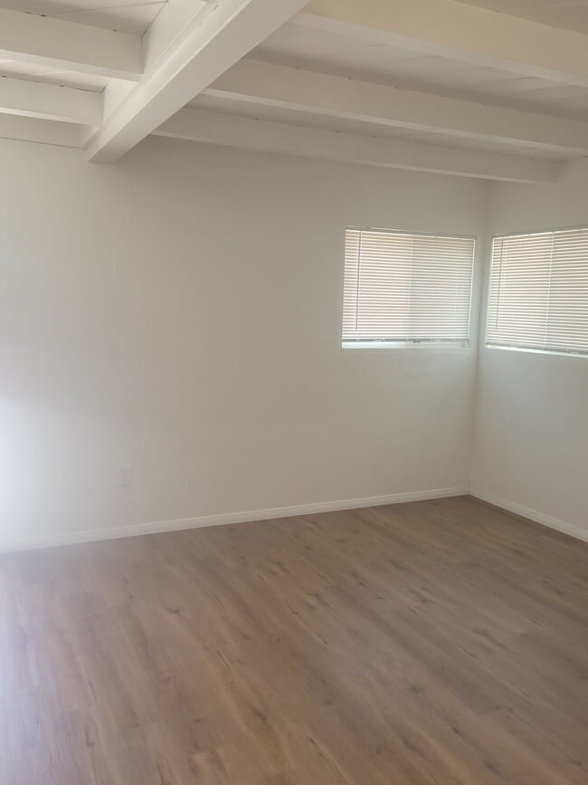 Building Photo - 4030 Ingraham St