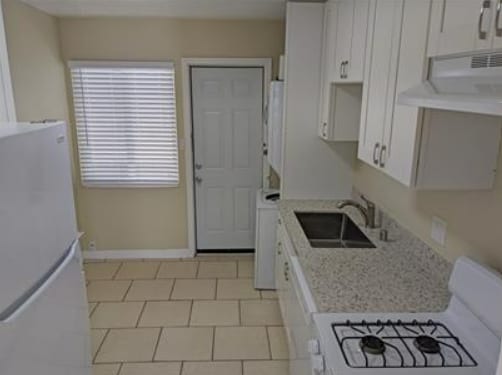 Building Photo - City Heights! RENOVATED 2-Bed, 1-Bath with...