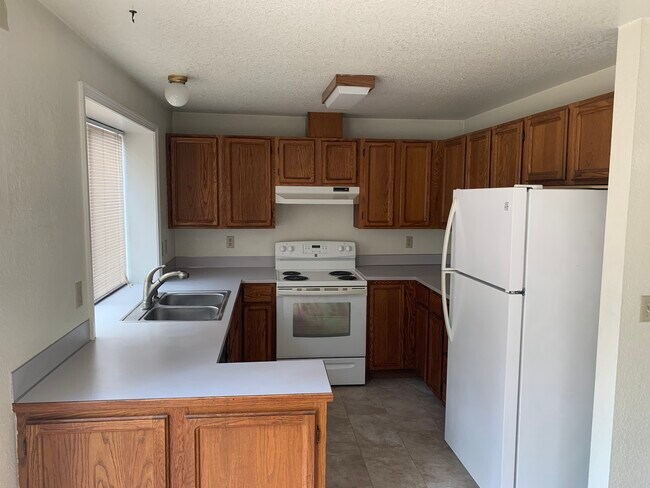 Kitchen - 1534 Diamond Rd SE