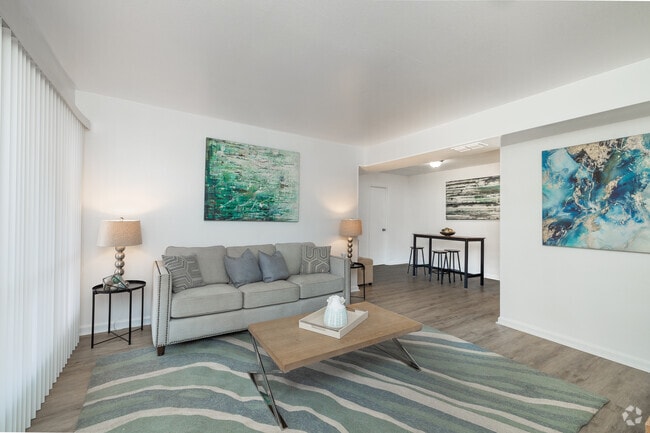 1 habitación, 1 baño, 772 pies cuadrados, sala de estar - Willowbrook