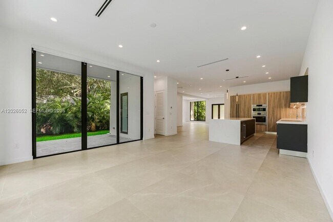 Foto del edificio - 3741 Kumquat Ave