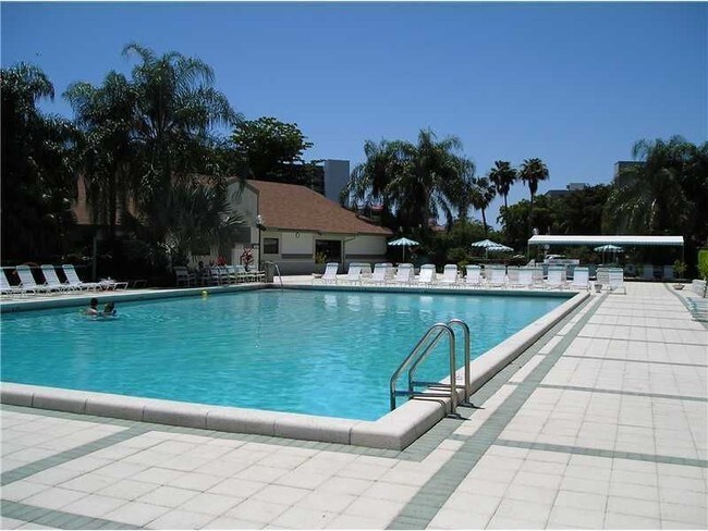 Foto del edificio - 2222 N Cypress Bend Dr