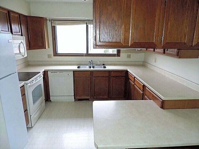 Building Photo - 612 Westwinds Dr