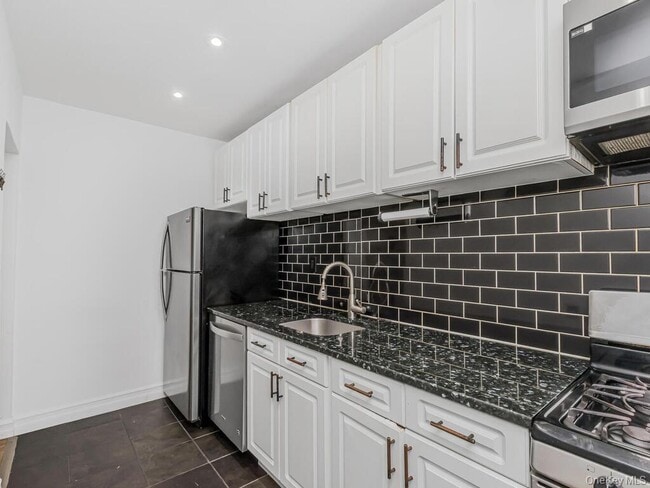 Foto del edificio - 800 Bronx River Rd