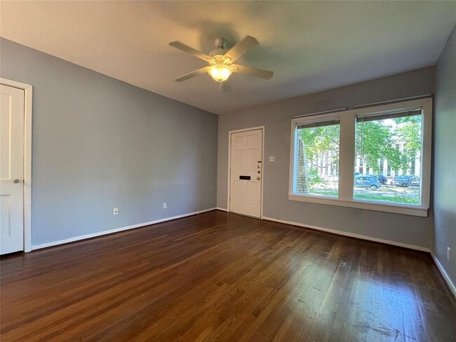 Building Photo - 1805 Sul Ross St