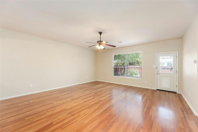 Foto del edificio - 3720 Pine Needle Cir