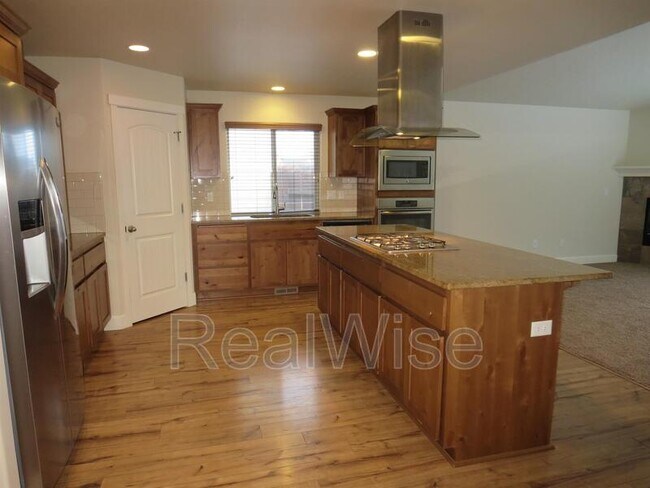 Foto del edificio - 3006 NE Red Oak Dr