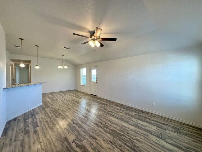 Foto del edificio - 1825 Clovis Dr