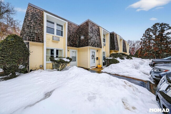 Building Photo - Charming 1BR Condo in Niantic