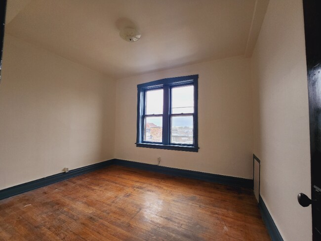 Building Photo - 1158 S Mason Ave