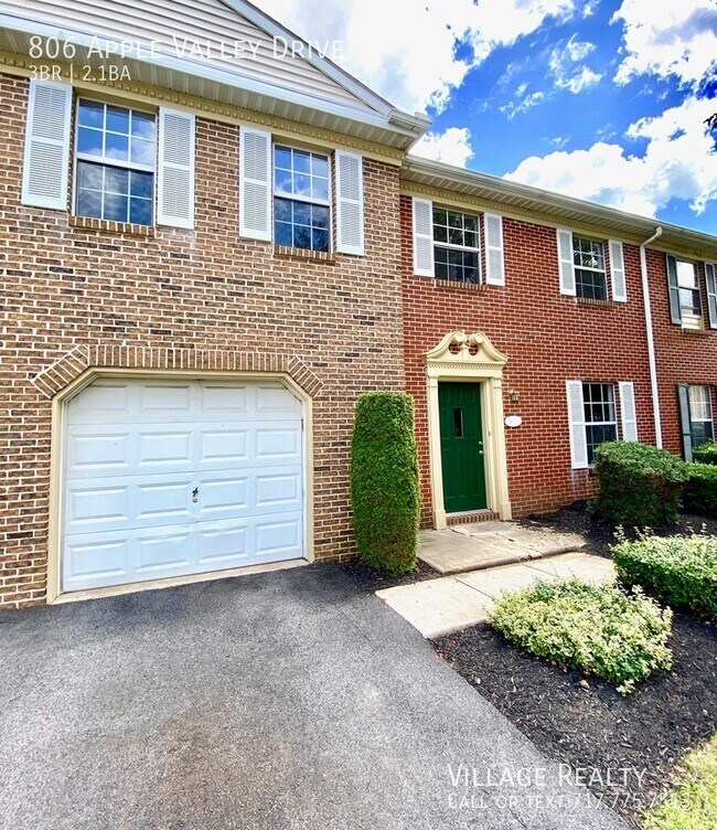 Building Photo - Extremely spacious 3-bed townhome in Dalla...
