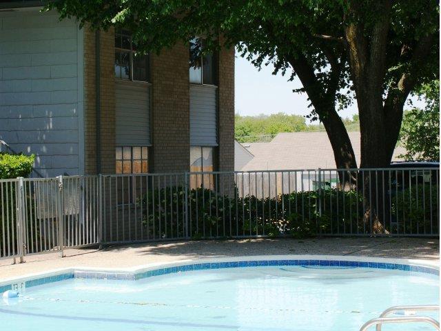 Foto del edificio - 4101 S Cockrell Hill Rd