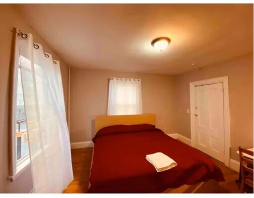 Foto del edificio - 216 Rindge Ave
