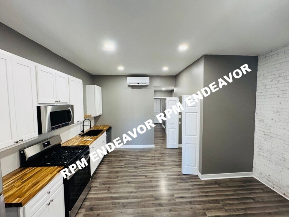 Foto principal - 3230 Pulaski St