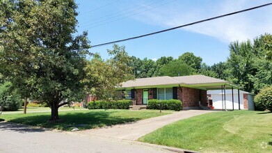 Building Photo - 1905 Elba Dr