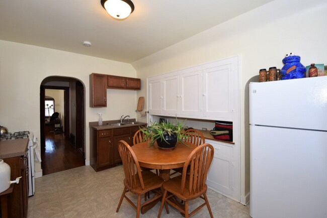 Building Photo - 1610 N 59th St