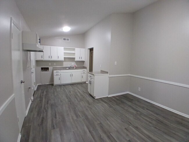 Building Photo - Very Nice Newly Rehabbed Home in Frayser