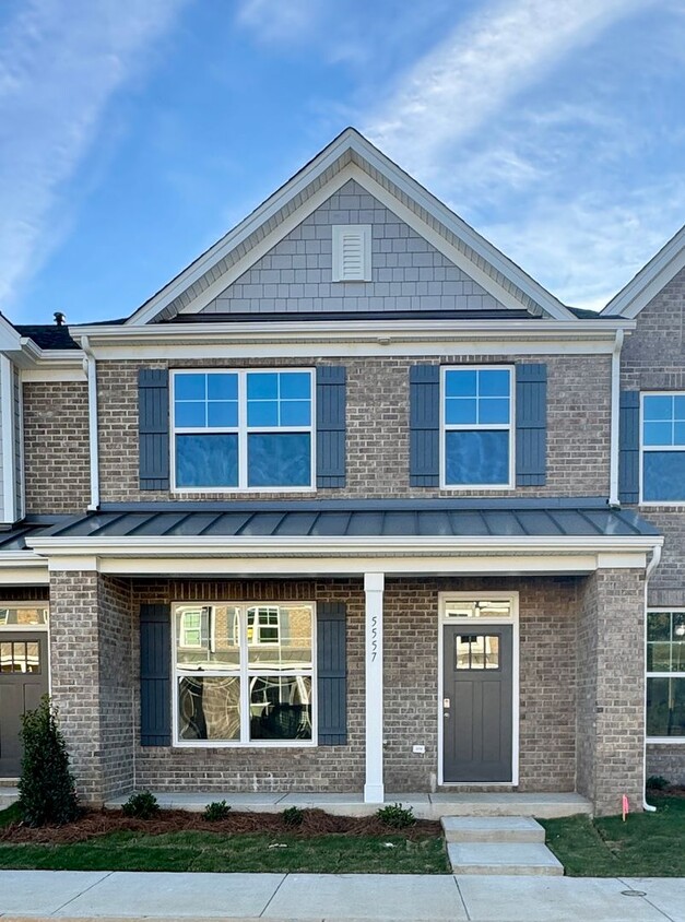 Foto principal - Beautiful, New Constuction Townhome Close ...