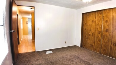 Building Photo - 251 Oakdale Dr