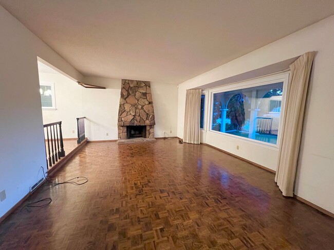 Building Photo - Spacious Almaden Montevideo Home! Pets Neg...