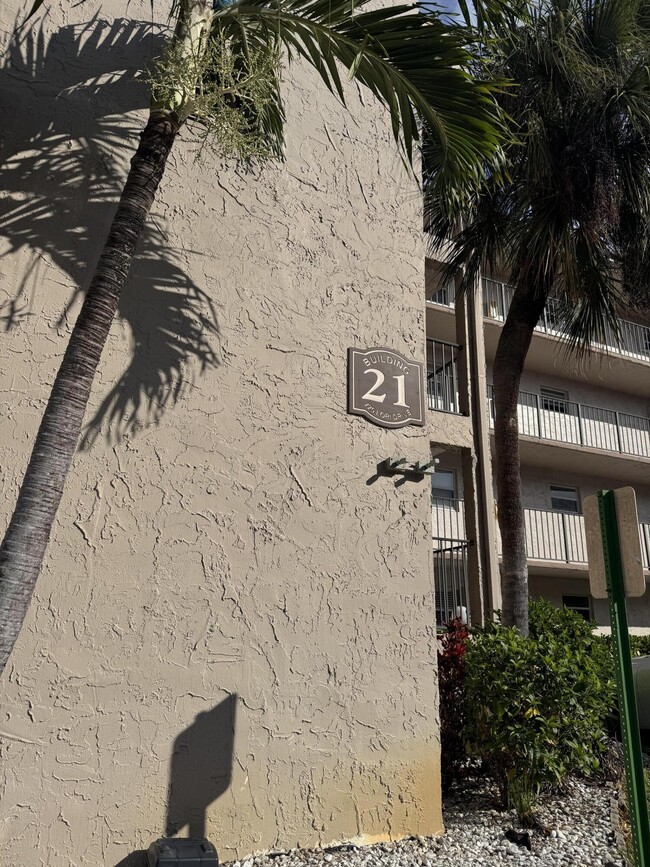 Foto del edificio - 725 Lori Dr