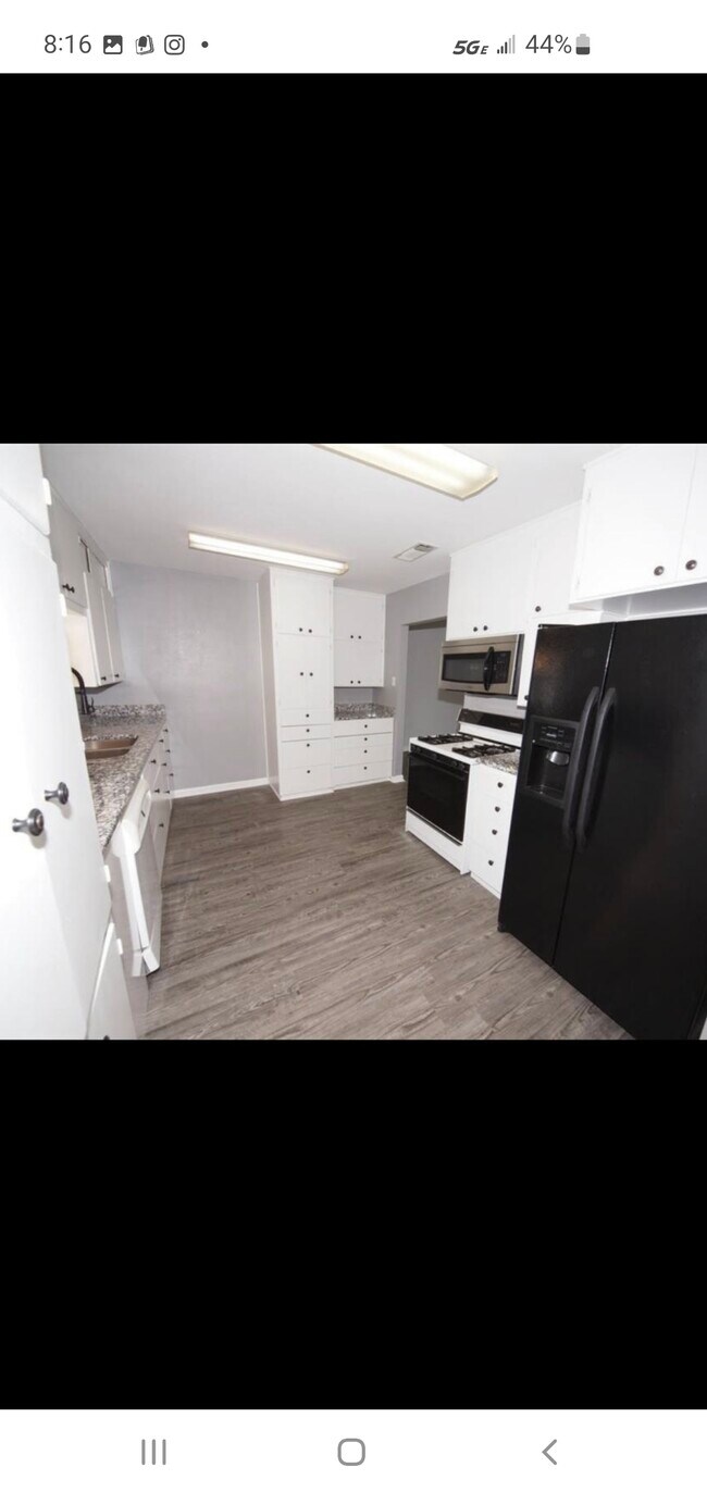 Building Photo - 117 Live Oak St
