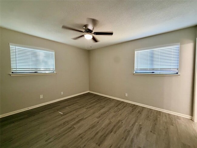 Building Photo - 1403 Long Branch Dr
