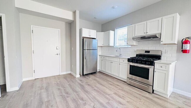 Foto del edificio - 326 E 16th St