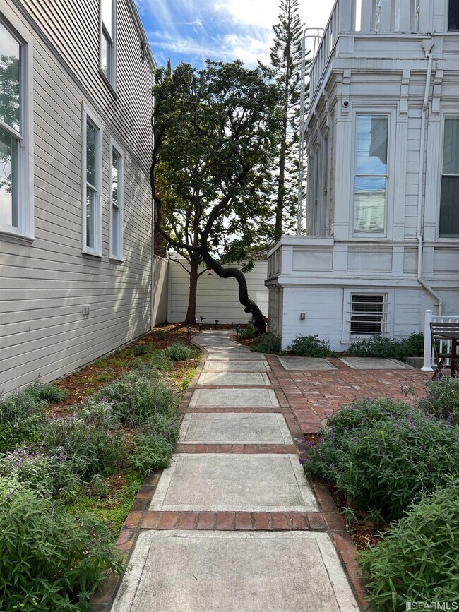 Building Photo - 2613 California St