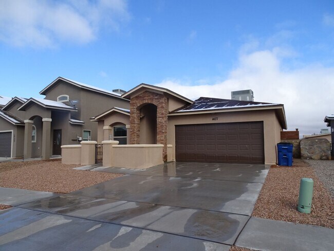 Foto del edificio - ELEGANT EASTSIDE PROPERTY IN ONE EL PASO'S...