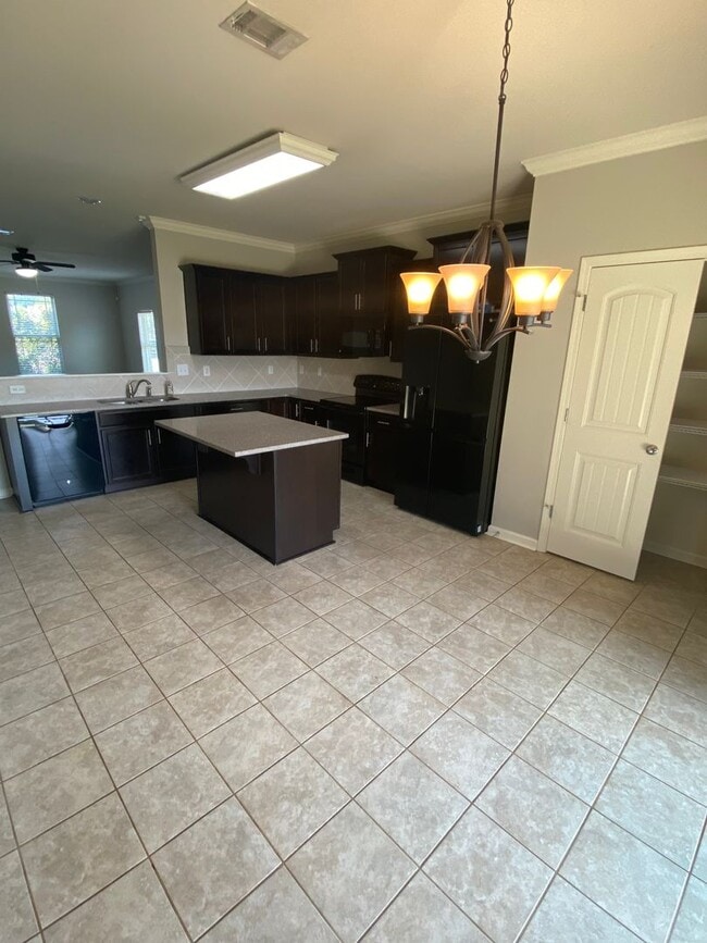 Building Photo - 2643 Lily Way