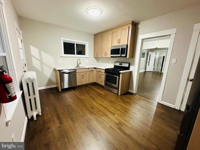 Building Photo - 106 N Llanwellyn Ave