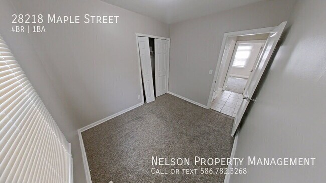 Foto del edificio - 28218 Maple St