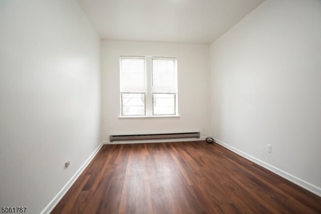 Building Photo - 254 Clendenny Ave